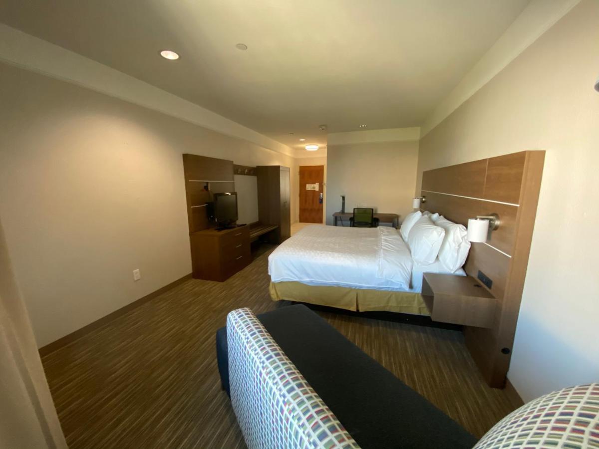 Express West-seawall By Ihg Hotel 3*