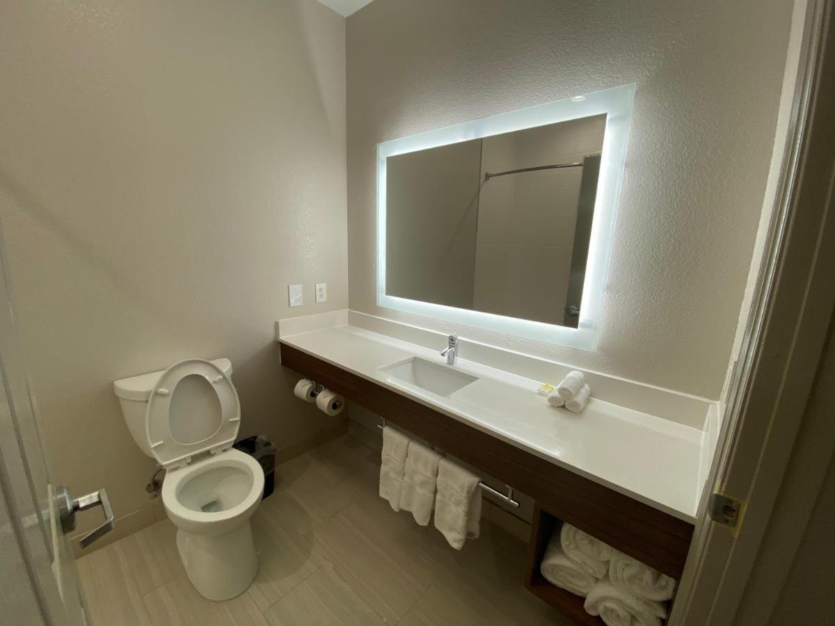 Express West-seawall By Ihg Hotel